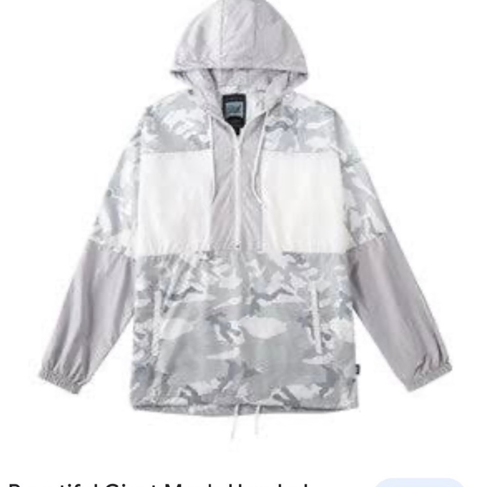 Beautiful giant, men’s size large camo three-quarter zip